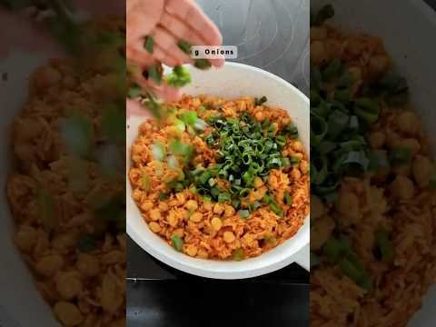 Healthy & Filling Chickpea Rice with Yogurt Dip