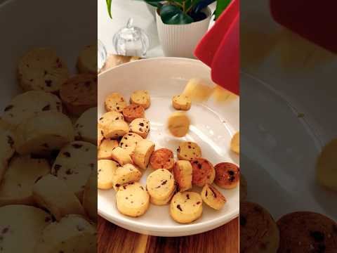 Eggless Orange Cranberry Shortbread Cookies | Tiny, Buttery & Crisp